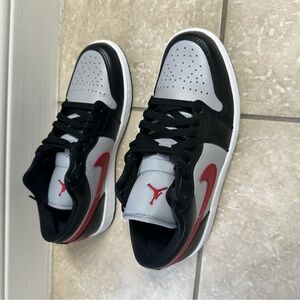 Women Jordan 1 (Gray Red Black)